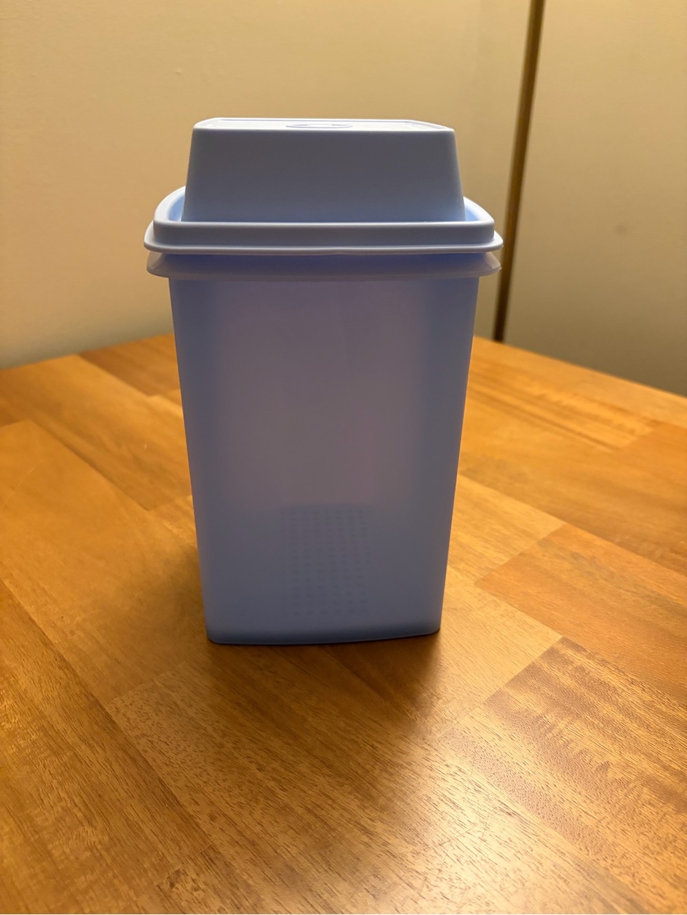 Tupperware Pickle Keeper - Like New - Picture 3 of 6